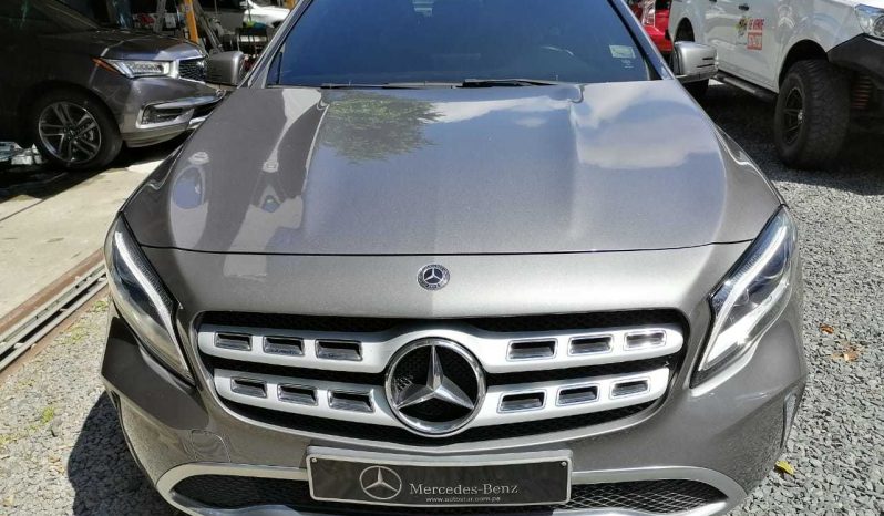 Mercedes BENZ Gla200 2018 full