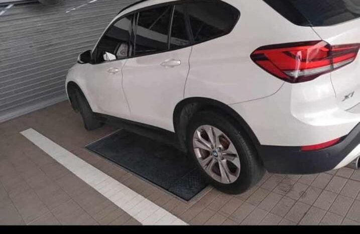 BMW X1 2022 lleno